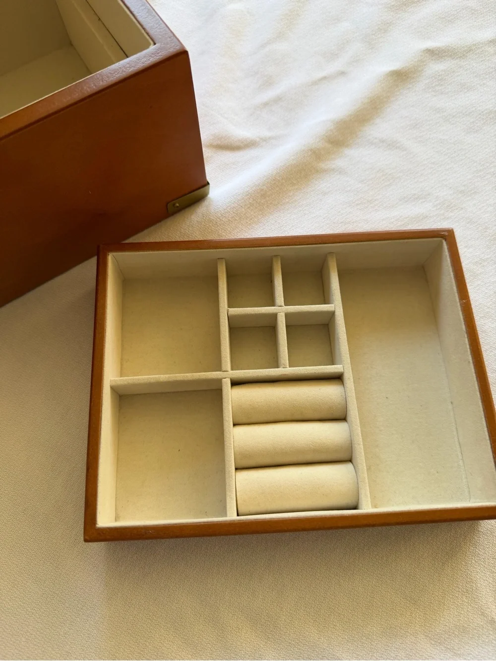 VTG Brown Wood & Brass Jewelry Organizer Box with Mirror and Cream Interior